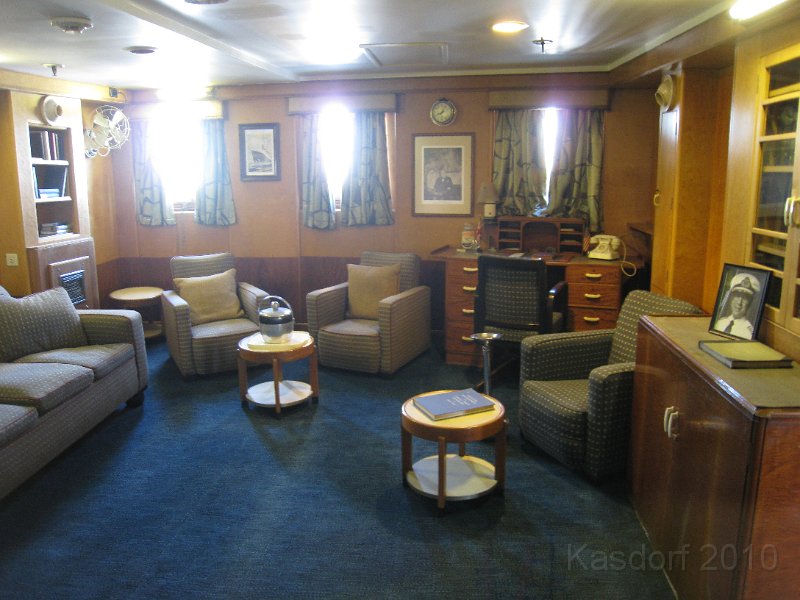 Queen Mary 2010 0275.JPG - The captains day room, hard to get photos since it is behind plexiglass and the sun is shining in the windows.